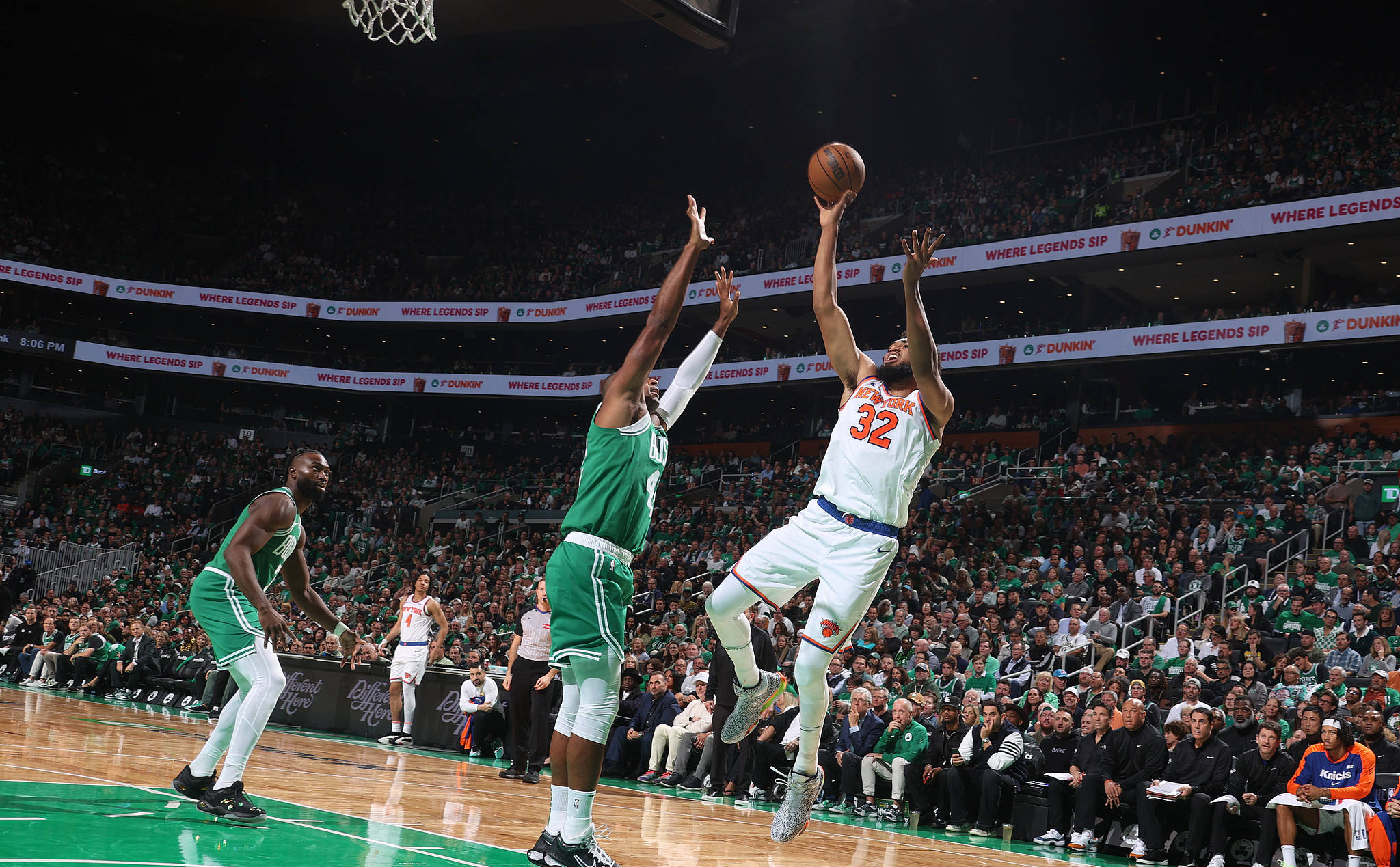 刷新纪录引发热议！，塔图姆在雄鹿比赛中重返赛场全场沸腾不已的简单介绍-kaiyun体育app